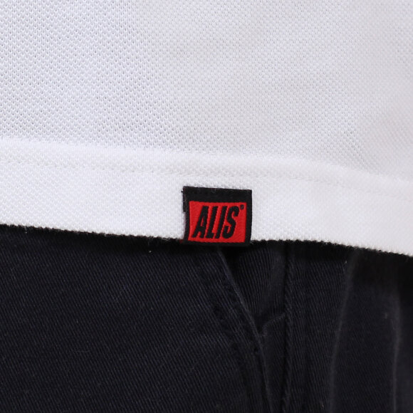 Alis - Doing Polo | Oyster