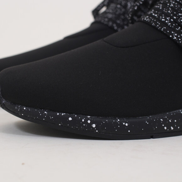 Project Delray - Wavey | Black/White