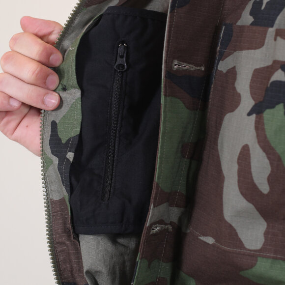 Nike sb hotsell flex camo jacket