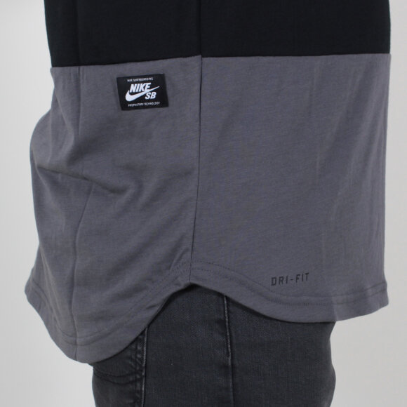 Nike SB - Nike SB - Dri-Fit Pocket Tee | Black