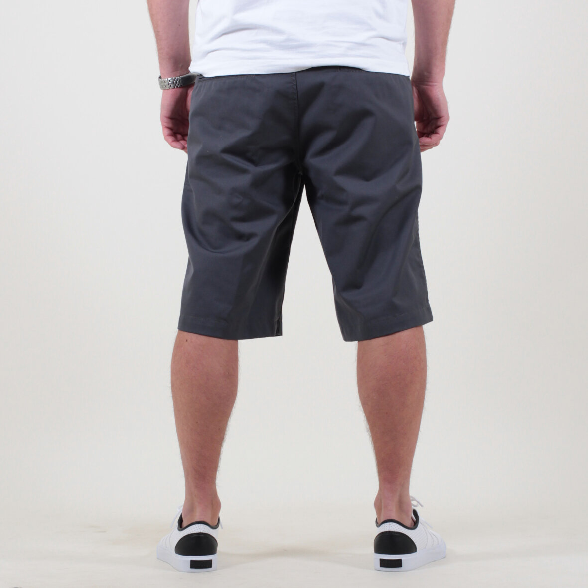 Presenter short deals carhartt